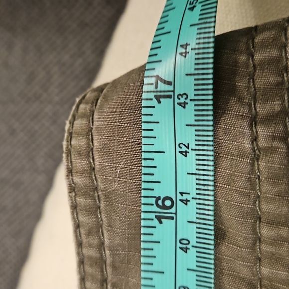 Anne Taylor Loft Cargo Utility pants/shorts army green size 6 - Picture 14 of 14